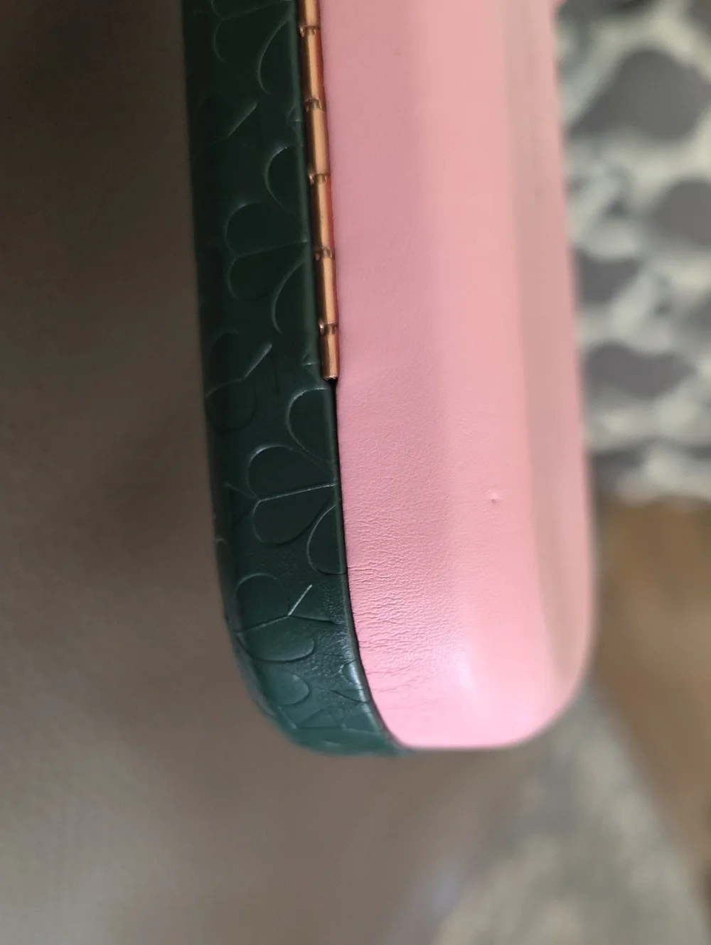Kate Spade New York hard-shell eyeglasses case  Pink And green.